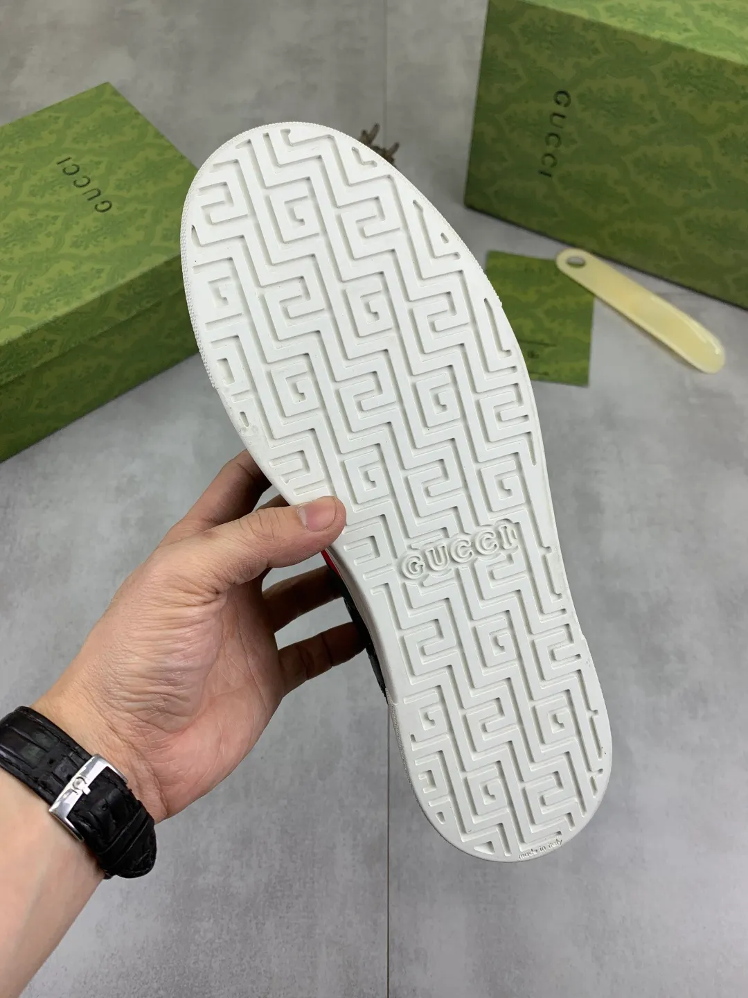 Men's Men's Shoes P420 💰[New Style] 🆘 The latest model from Gucci's official website🎁Classic casual and fashionable men's shoes👟Hot style💥Simple and elegant style, exclusive for trendy men. Unique latest brand elements from the official website👑Gucci original decoration, fashionable and generous, made of original soft calfskin fabric➕Comfortable soft sheepskin lining ✅The official website specifies wear-resistant rubber outsole_full of elasticity, classic model taken in real life🎬Color: 2️⃣colors available😍Number: 38-44